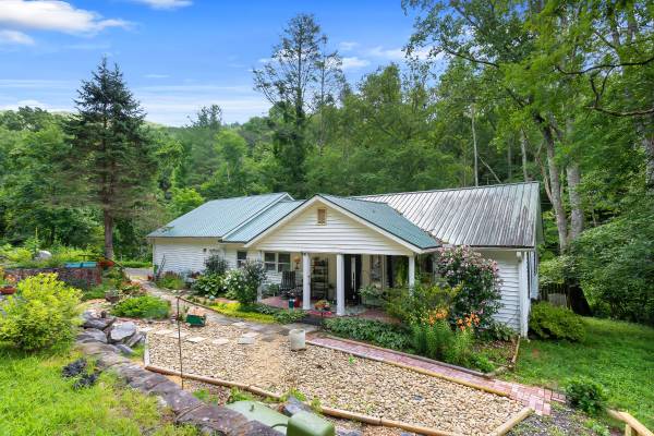 $295,000 / 2br - 1121ft2 - 524 Clear Creek Road (Burnsville)64029212614274120