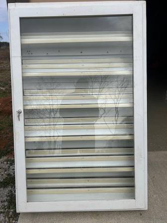 N & Z SCALE MODEL TRAIN DISPLAY CABINETS W/LOCKING DOORS 1