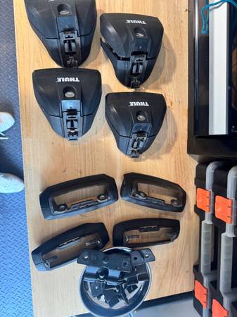 Thule Roof Rack - Mounting Backet 1