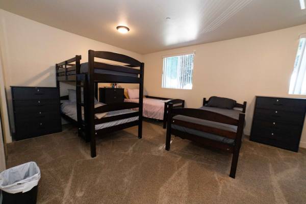 $650 Clean men's shared rooms with amenities (South Los Angeles)63840111621763120