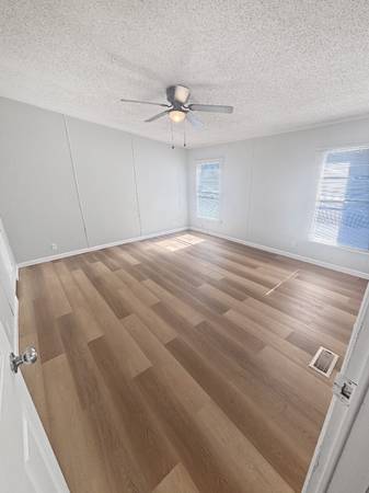 $1700.00 / 3br - 2126 Broomfield Road SE63617452951683123