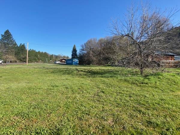 $67,500 Nice flat buildable residential lot in Shady Cove! (Shady Cove)64192591711361120