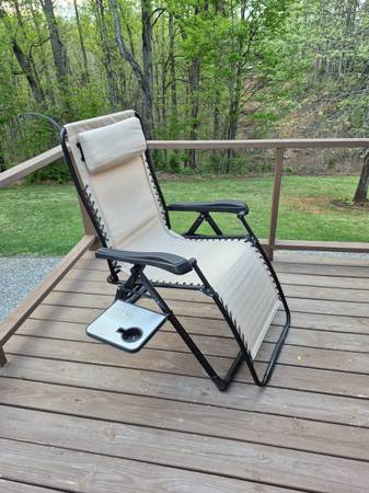 Folding Zero Gravity Chair/Recliner 1