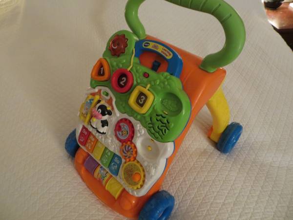 VTech Sit-to-Stand Learning Walker Lights and sounds detachable panel 1