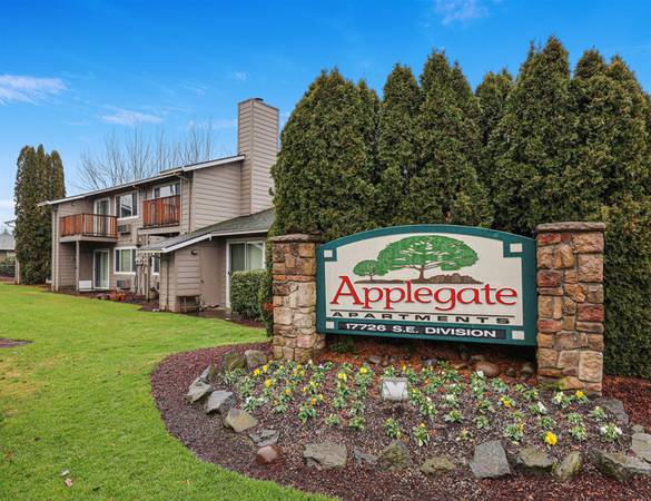 $1,425 / 2br - Close To Public Transportation + 5 Parks within Miles, Close to US-26 (SE Portland)63914853131522122