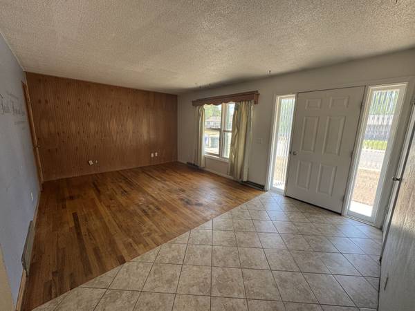 $210,000 / 4br - 2016ft2 - Updated Ranch-Style Home With a Large Fenced Yard (1310 Rose Marie Drive, Riverton, WY)63416182391681121