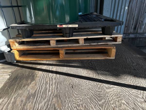 FREE Pallets. 1