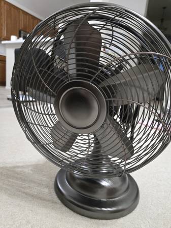 12 Inch Retro Oscillating Table Fan 1