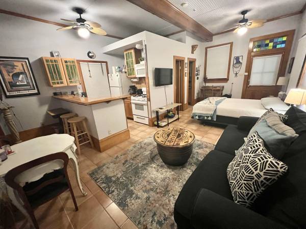 $175 / 1br - NEW ORLEANS FALL VACATION SPECIAL! (FRENCH QUARTER NEAR)63792269204739120