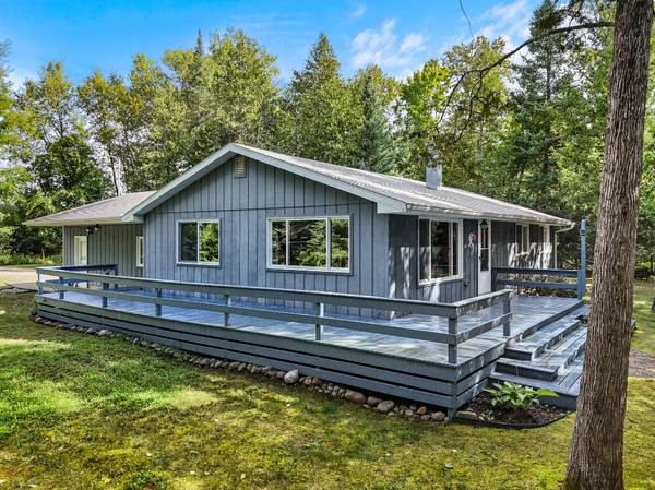 $1,995 / 3br - 1500ft2 - Very desirable home on the main Stream of the AuSable for rent. (Grayling)64037895561858120