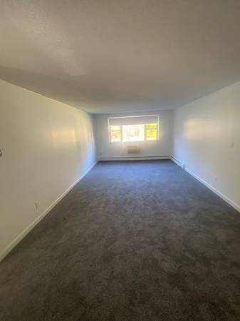 $2,650 / 2br - Large space inc. Heat, hot water, Parking.  New Wall to Wall Carpet! (Newton Lower Falls close to Wellesley)63797254230401121