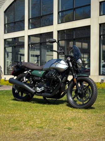 2021 Moto Guzzi V7 Stone Centenario