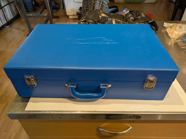 Hot Wheels BLUE Large Vinyl Carry Case Storage Case Suitcase Embossed 1