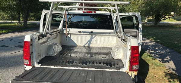 2008 gmc sierra - $2,50063441283978881123