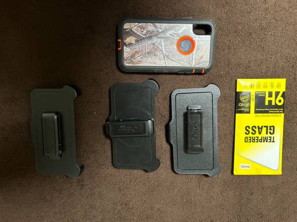 iPhone XR case and belt clips 1