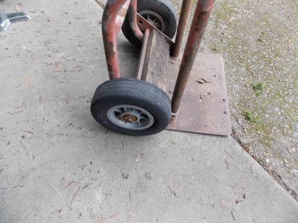 Carrito de mano de acero estilo antiguo con 2 ruedas - $35 (FEDERAL WAY)63471420999171122