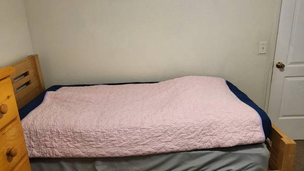 $750 / 4br - 1 bedroom for rent in 4 bedroom home (Visalia)63809887332355120