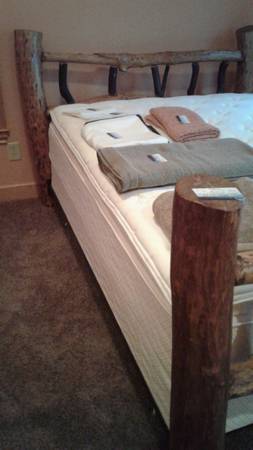 CHERRY LOG BED FRAME con Pickets de Hickory, Nuevo, QN ** - $695 (Pensacola, FL)62926961139969122