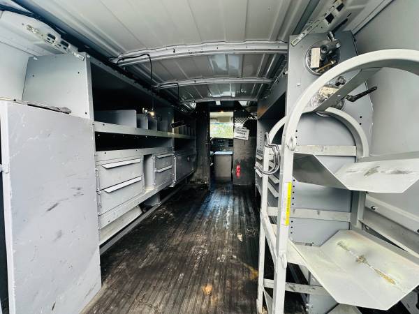 2015 Chevrolet express - Photo 10