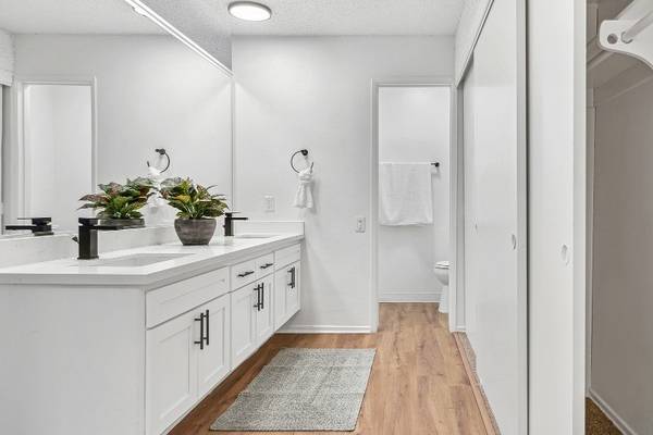 $3,640 / 3br - 1500ft2 - Encimeras de Corian, Lavadora/Secadora en Unidad, Amplios Armarios, Cochera, Gimnasio (Thousand Oaks)63800253907457124