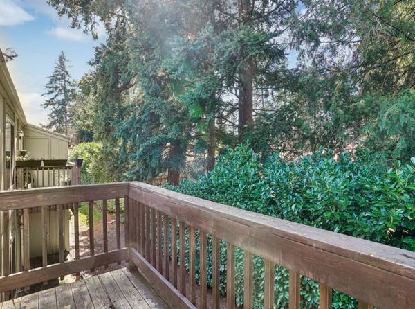 $1,495 / 2br - 1/2 MTH FREE + Gateway District Living - Entertain by the Pool (Halsey & I-84)63956353905922124