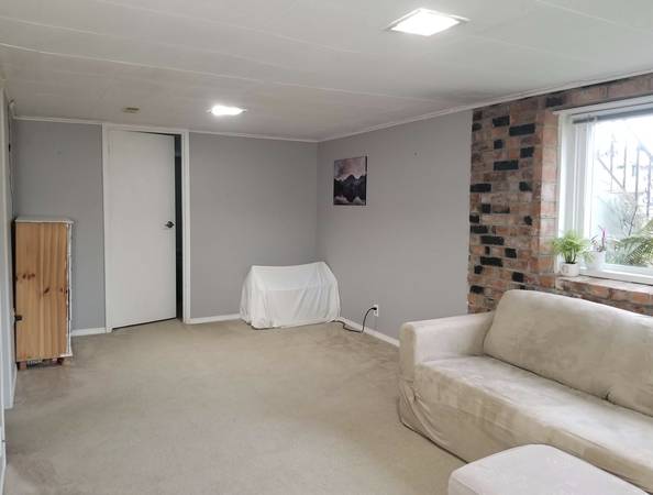 Bright Basement Suite : 5Windows: Utilities Included 1
