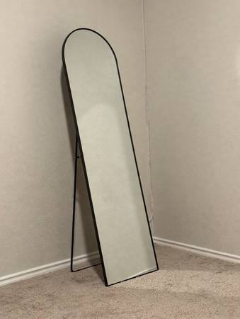 Arched Full Length Mirror with Stand – Black 1