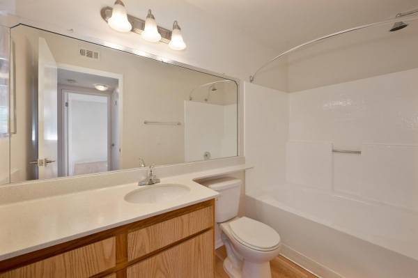 $1,658 / 1br - 585ft2 - Limited Opportunity! Spacious 1 BR with Covered Parking (West Lancaster off of 20th Street West and J12)63840114313345124