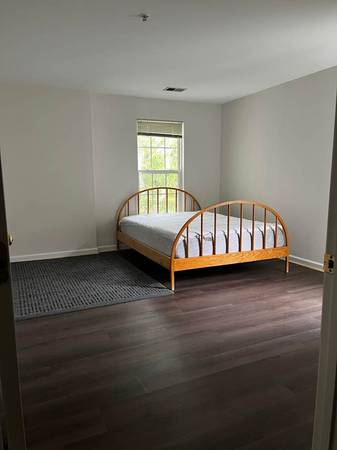 $975 / 150ft2 - Master bedroom, private bath, beautiful views, partially furnished (Frederick)64054762848643121