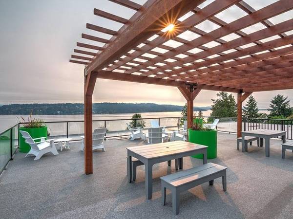 $2,195 / 2br - 910ft2 - Animal lover? This is the purrfect place for you! We are pet friendly! (Lake Forest Park)63688369309185123