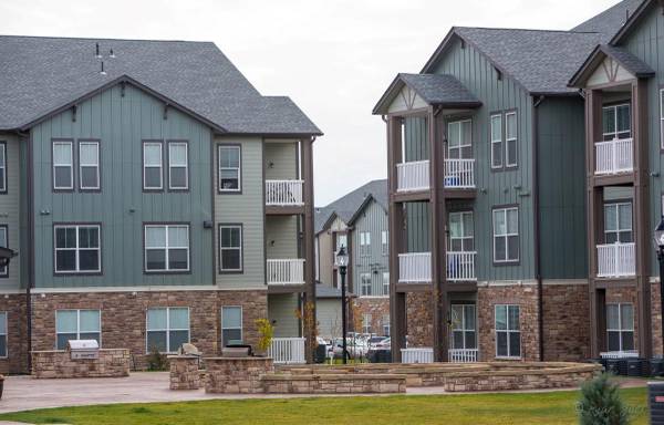 $1,522 / 2br - 1017ft2 - Vive Moderno: Amplios departamentos de 1-2 habitaciones y comodidades estilo resort (Dickinson)63663364387331123