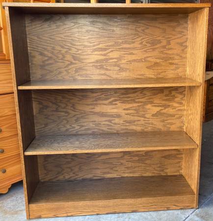 Beautifully Grained Oak Bookcase Storage Display Shelving 1