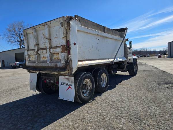 2001 Mack RD688S - Photo 14