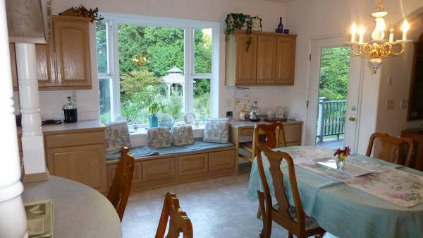$999 Peaceful Big Room forested Creek gardens Five Acre share home (Mill Creek Bothell Lynnwood)63659582375681123