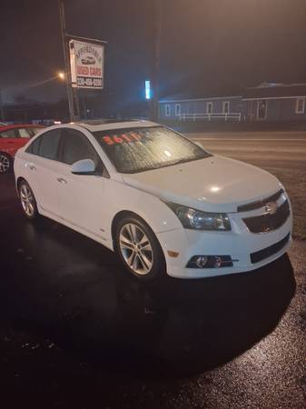 CHEVY CRUZE. 2011. Runs good. 1
