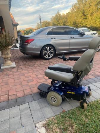 JAZZY PRIDE  ELECTRIC WHEELCHAIR 1