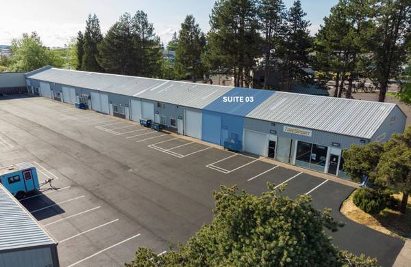 FOR LEASE: Industrial Warehouse with Office, Bathroom & Mezzanine 1,34 1