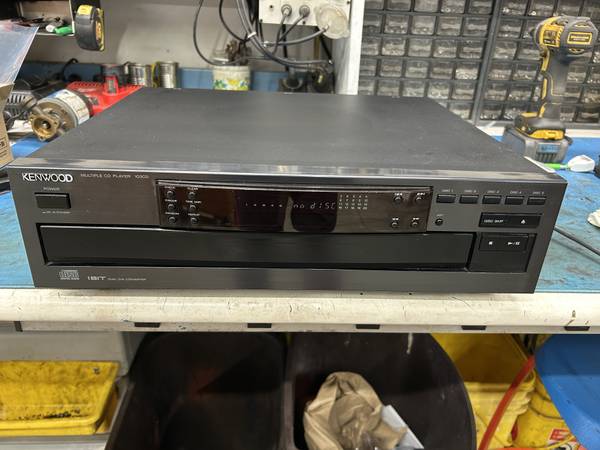 Kenwood 5 disc CD Player - Like New 1