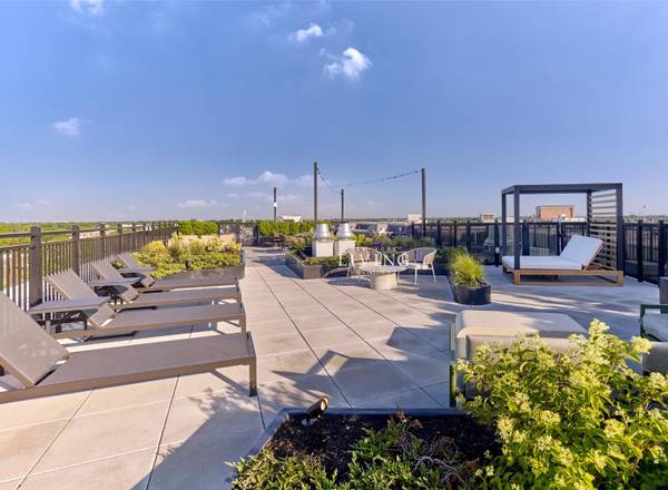 $2826.00 Beautiful Studio, 30 Min to Midtown, CONDO FINISHES! Full Service with (Long Island)63788715475841123