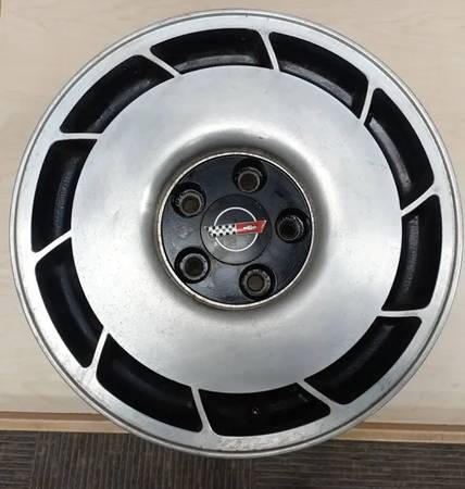 Corvette wheels : 2 1984-1987 rims left & right 1