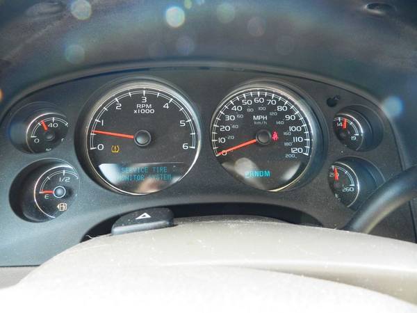 2010 *Chevrolet* *Suburban* *LT* - $11,995 (Chevrolet Suburban)63621475927297122