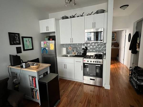 $1,600 / 1br - 527ft2 - Apartamento amueblado moderno y luminoso de un dormitorio y un baño (Brooklyn, NY)63689645582851120