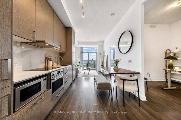 Bright and spacious 1+Den suite in Vaughan's most connected location 2