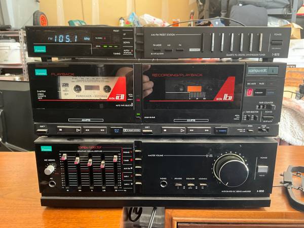 Sansui integrated amplifier with built-in  eq .cassette deck and tuner 1