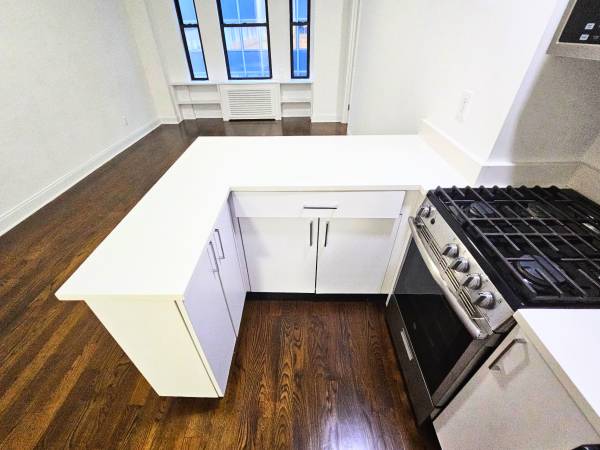 $3,896 / 1br - ✨Spacious 1 Bedroom with EXCELLENT LOCATION - 1 MONTH FREE✨ (Midtown East)63995823709058122