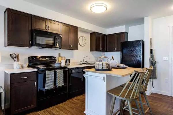 $2,121 / 2br - 715ft2 - Location is key! Stellar 2 bed, 1 bath in Seatac's core. (Seatac)64031310527747120