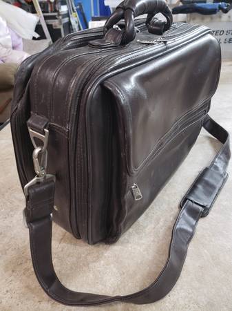computer bag, multi-compartment, zippered, padded - $15 (Bloomington, IN)63470970436867120