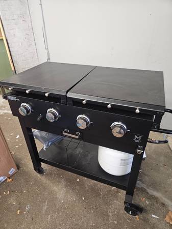 Members Mark 4 burner Griddle (new used twice) 1
