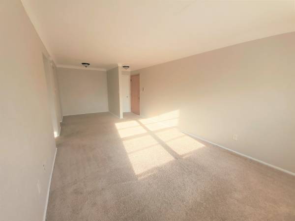 $1,049 / 1hab - 750ft2 - ¡1 Habitación Disponible Ahora! (Roseville)63868696901763122