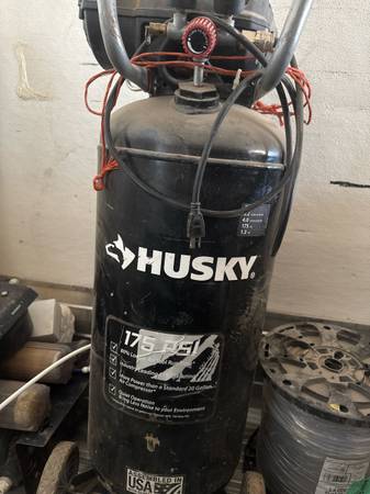 Husky 20-Gallon Vertical Air Compressor—175PSI 1